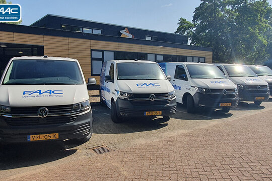 | Start uitrol nieuwe huisstijl; Onze nieuwe bussen!