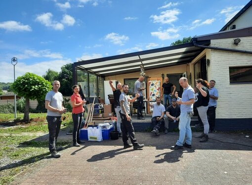 FAAC Automatische Deuren helpt Limburg met opruimen na overstromingen