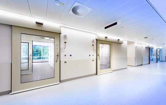 record CLEAN K1-A – Enkelvleugelige lineaire schuifdeuraandrijving voor cleanroom-toepassing