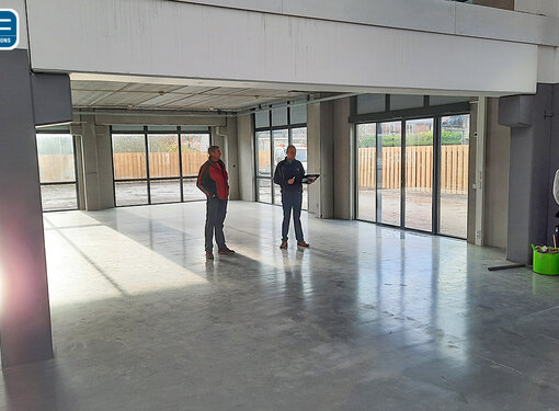 Onze accountmanager Rick voor de opname op locatie en natuurlijk advies op maat voor de beste automatische deuren